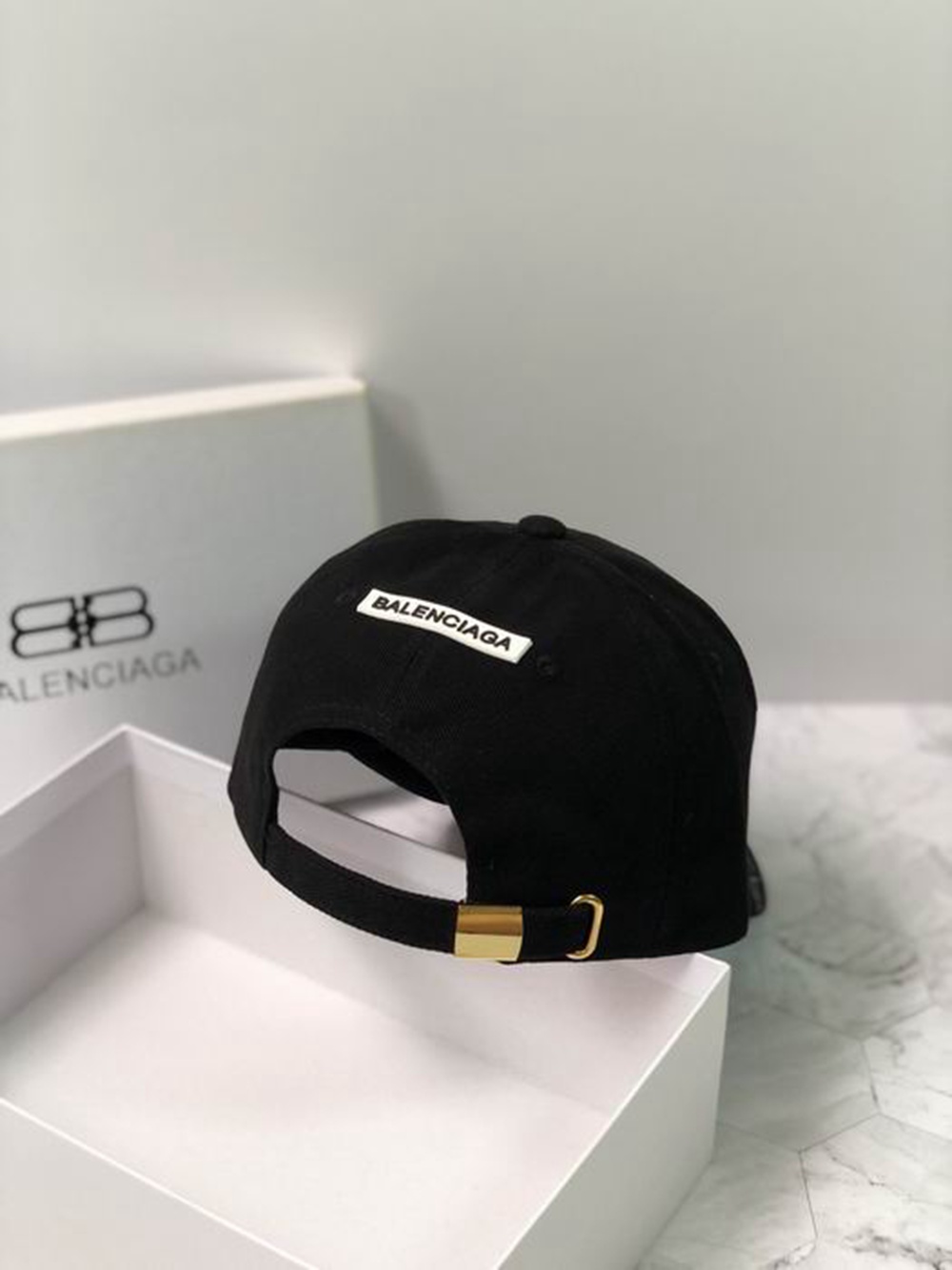 Ba*len*cia*ga hat